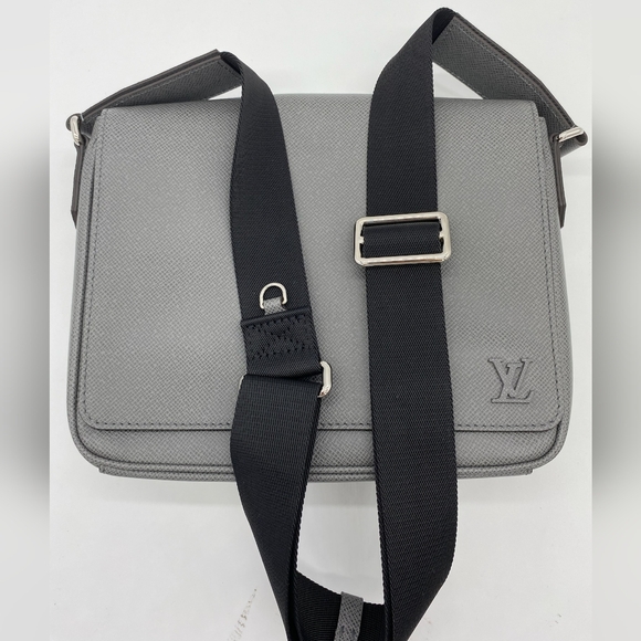 Louis Vuitton District PM Leather Men Shoulder Bag - Glacier - Picture 11 of 15